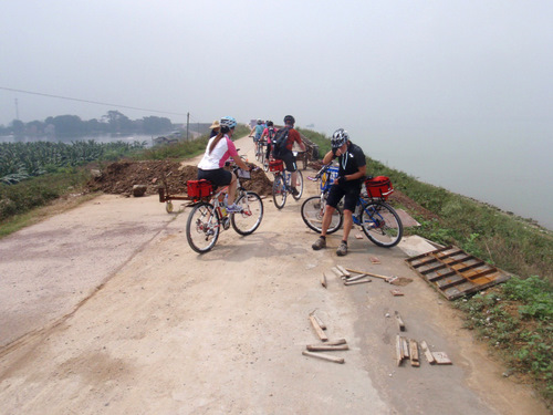 Road Closed but Not to Bicycles.